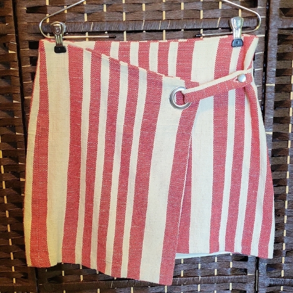 Elegant Red and Cream Striped Mini Skirt - Picture 1 of 6